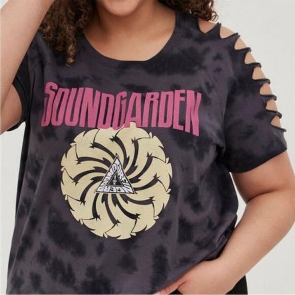 Torrid SoundGarden Gray Distressed Tie Dye Cutout Graphic Shirt Boho Alternative - Picture 4 of 15